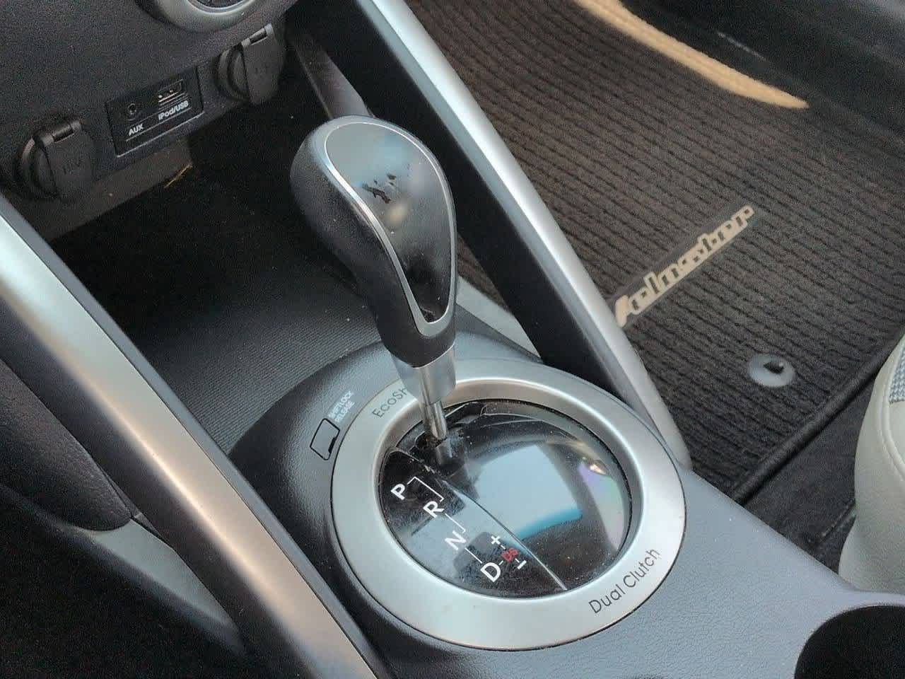 Thumbnail: 2013 Hyundai Veloster - 30