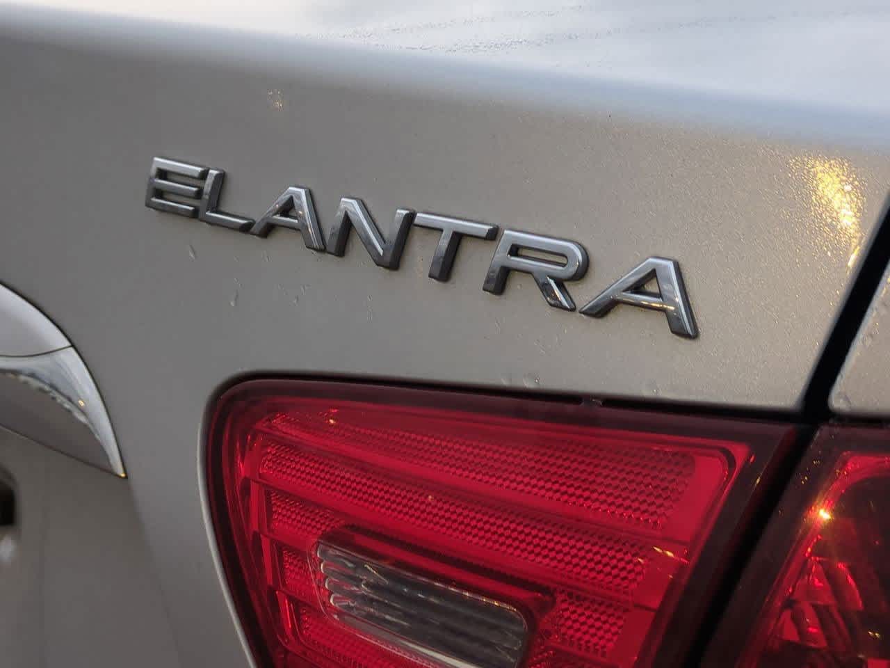 Thumbnail: 2010 Hyundai Elantra - 12