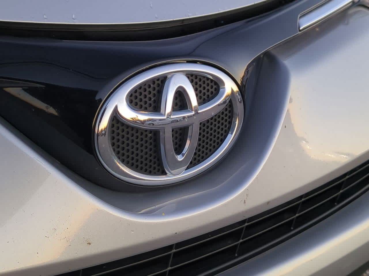 Thumbnail: 2016 Toyota RAV4 - 11