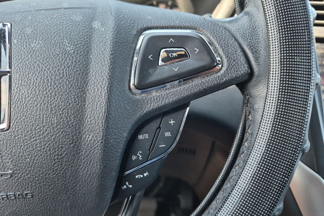 Thumbnail: 2015 Lincoln MKC - 23