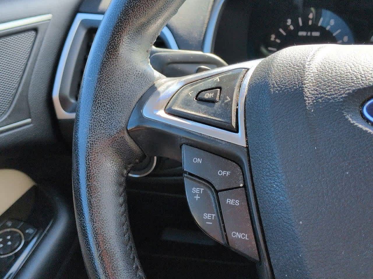 Thumbnail: 2015 Ford Edge - 16