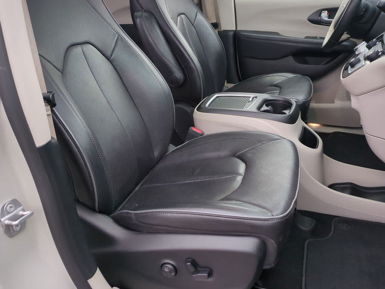 Thumbnail: 2020 Chrysler Pacifica - 22