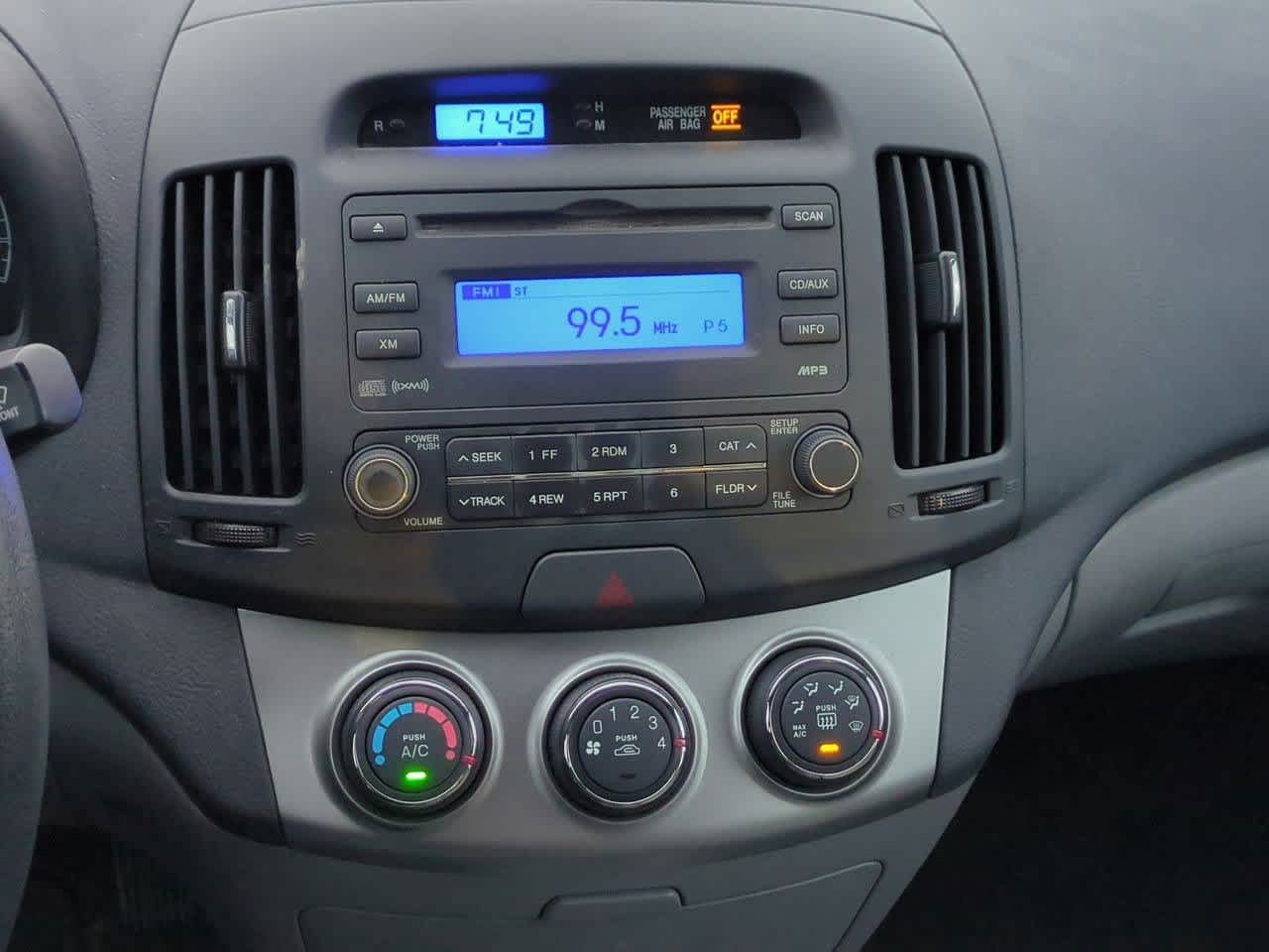 Thumbnail: 2010 Hyundai Elantra - 26