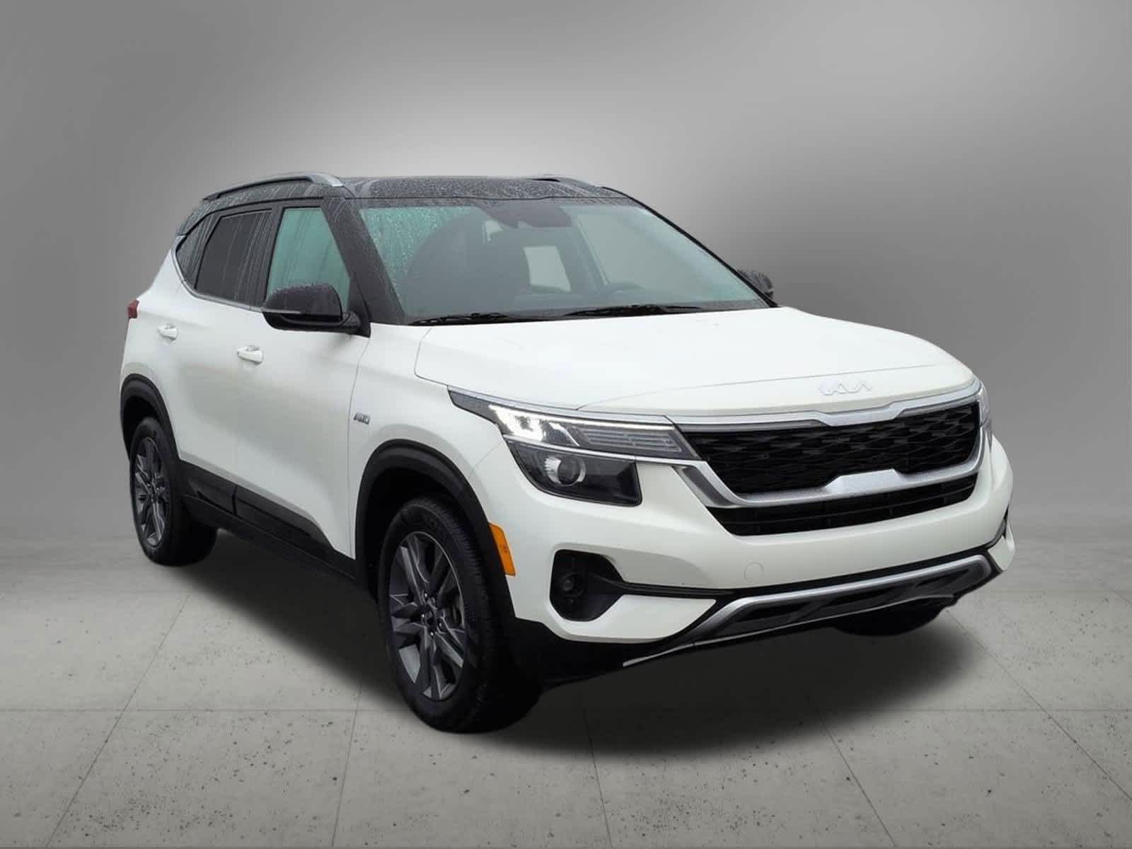 Thumbnail: 2023 Kia Seltos - 8