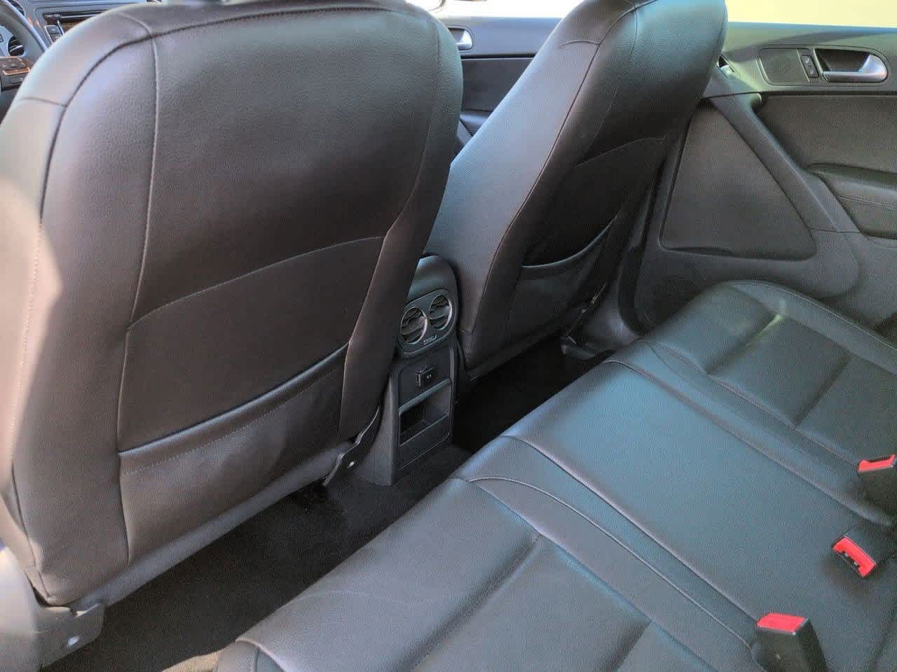 Thumbnail: 2014 Volkswagen Tiguan - 17