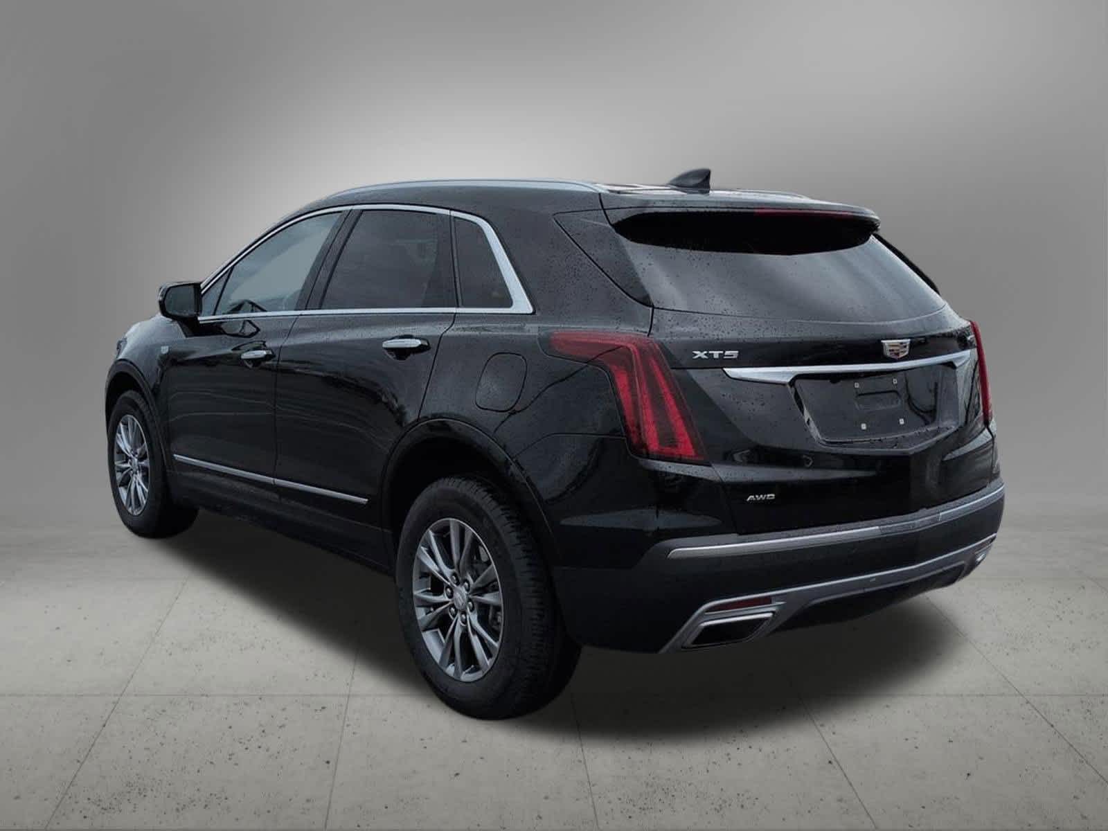 Thumbnail: 2023 Cadillac XT5 - 3