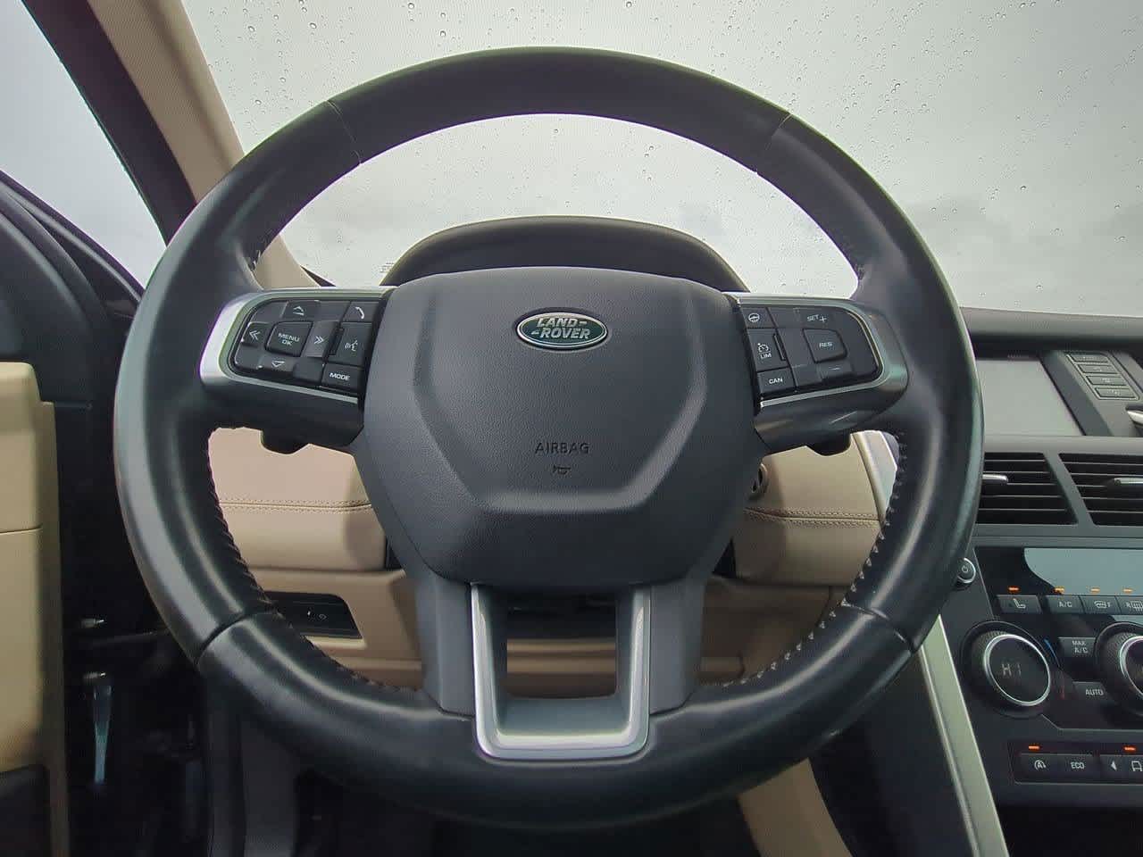 Thumbnail: 2017 Land Rover Discovery Sport - 24