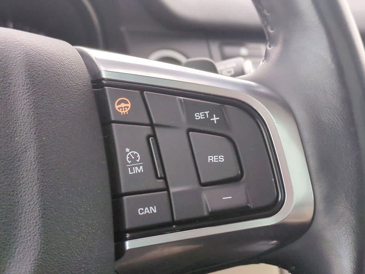 Thumbnail: 2017 Land Rover Discovery Sport - 26