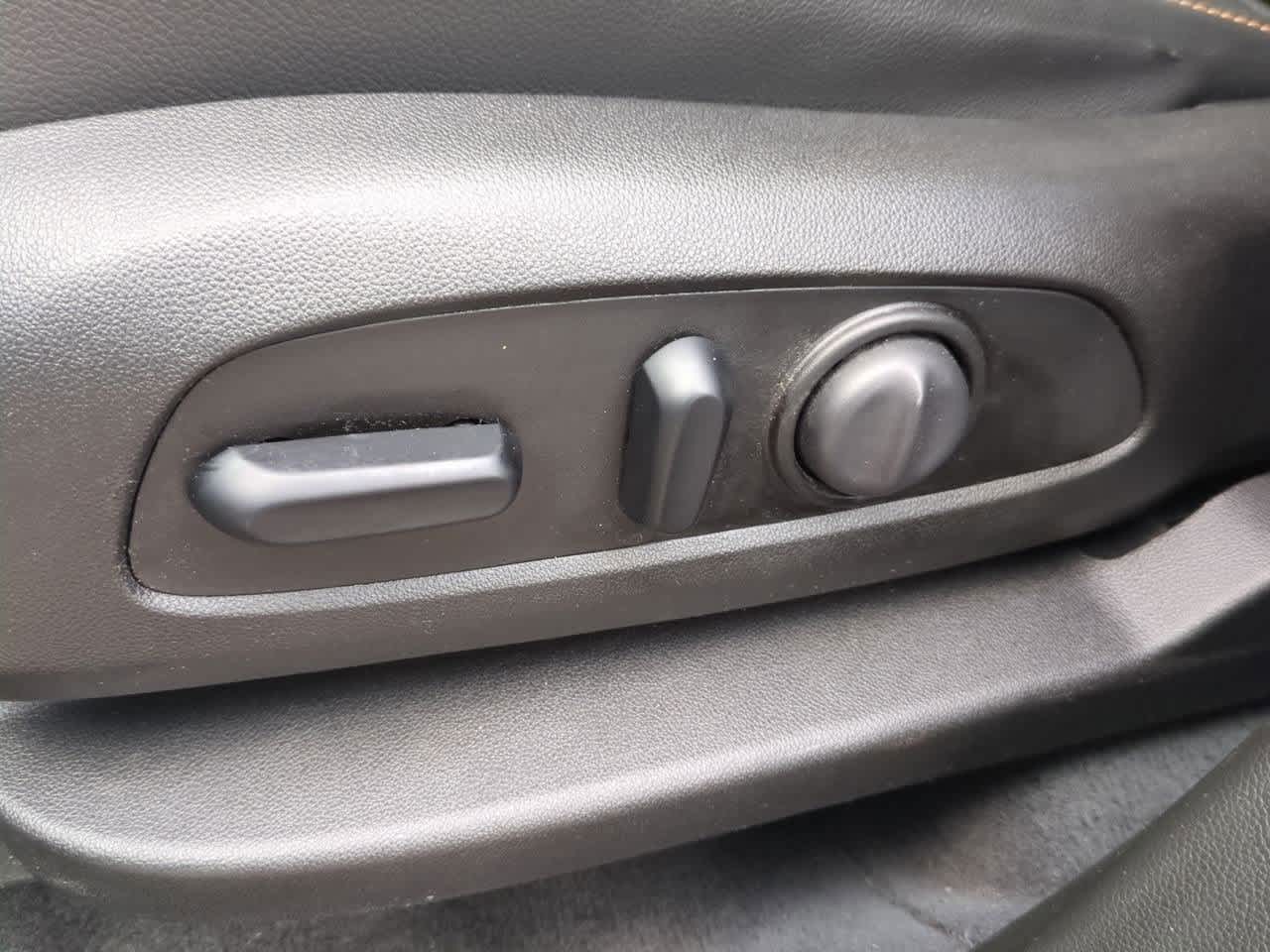 Thumbnail: 2019 Chevrolet Traverse - 16