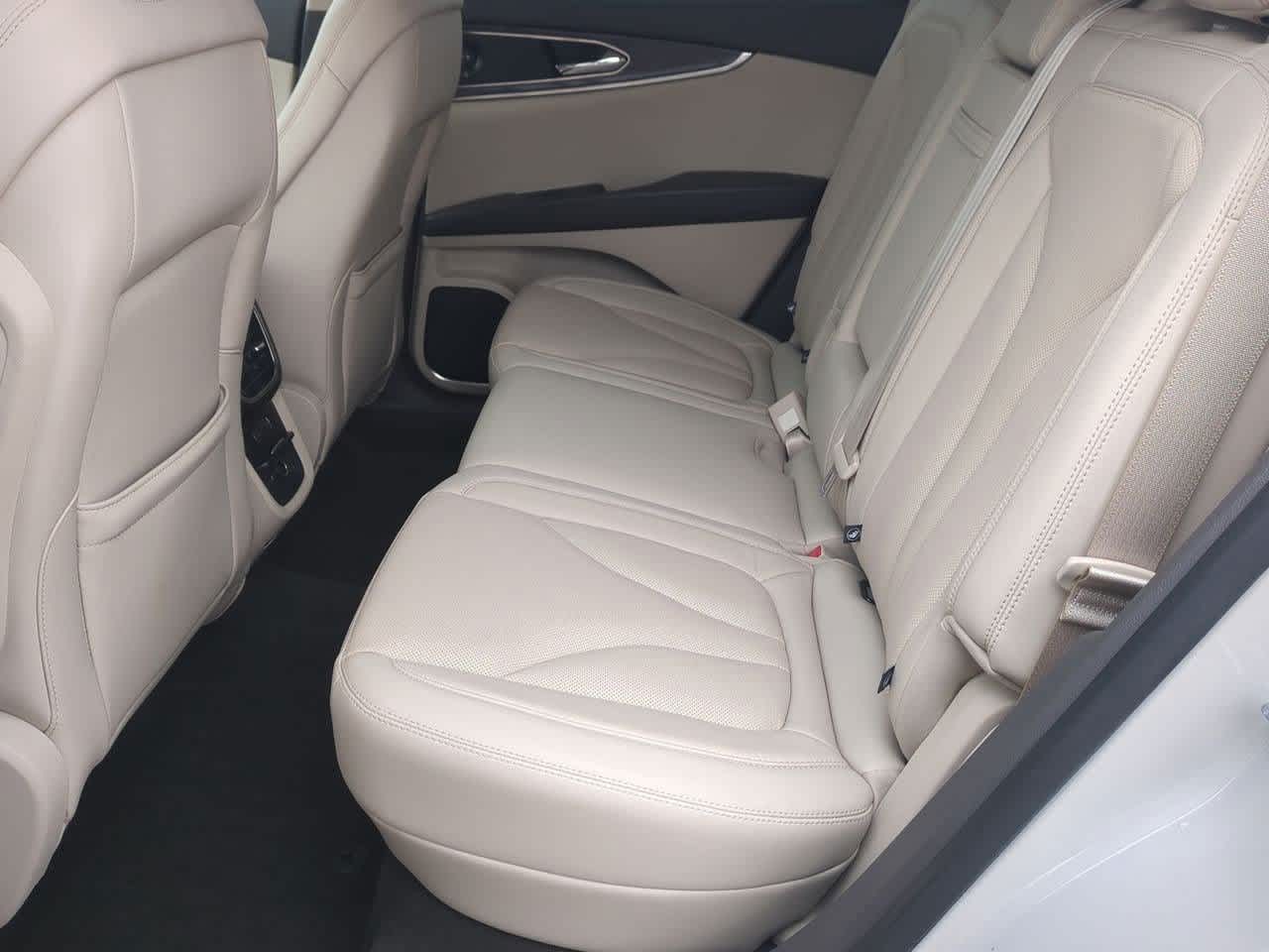 Thumbnail: 2020 Lincoln Nautilus - 19