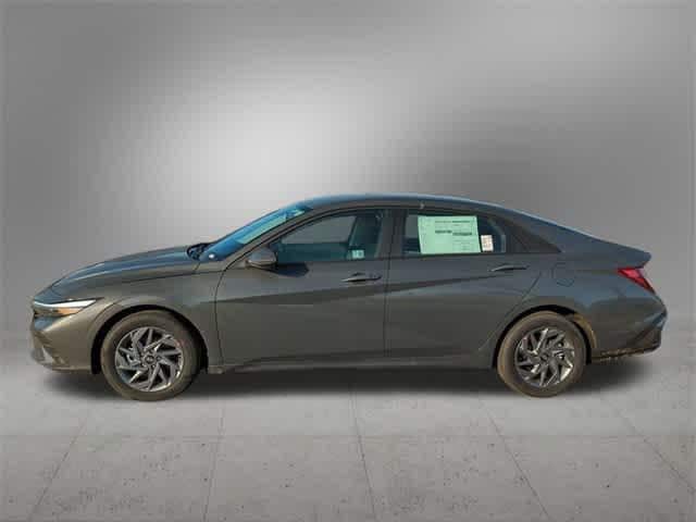 Thumbnail: 2024 Hyundai Elantra - 3