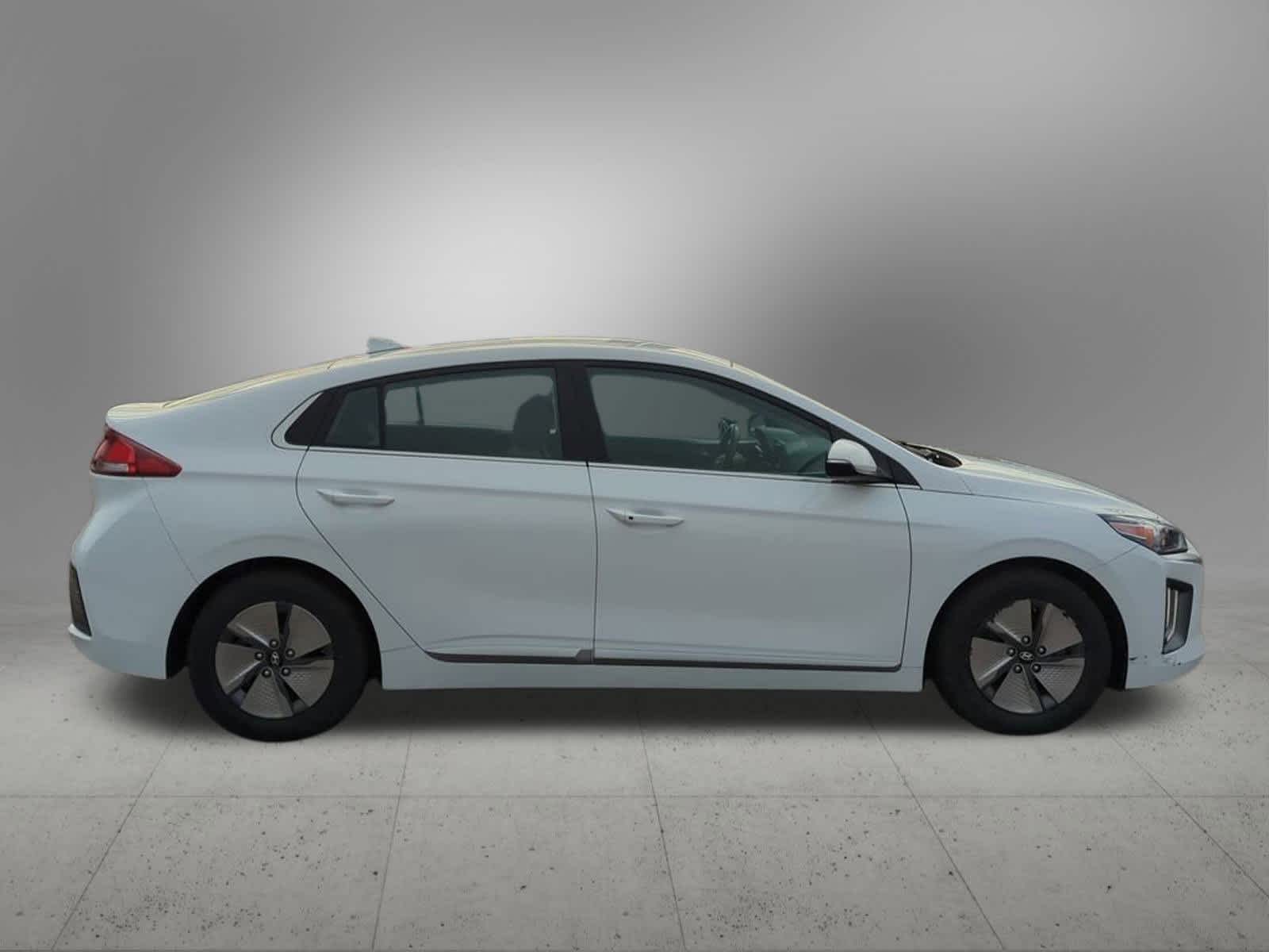 2022 Hyundai Ioniq SE 7