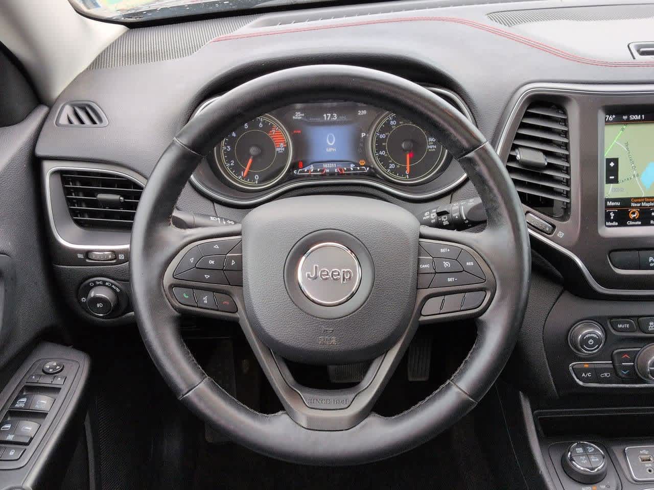 Thumbnail: 2019 Jeep Cherokee - 22