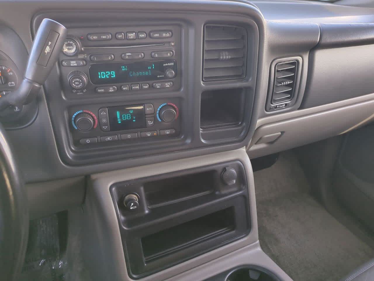 Thumbnail: 2003 Chevrolet Tahoe - 27