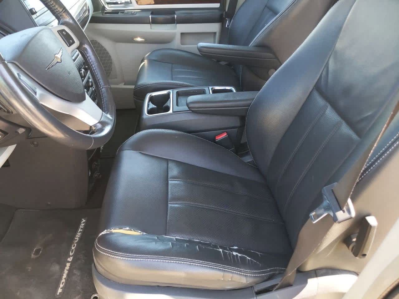 2010 Chrysler Town & Country Touring 15