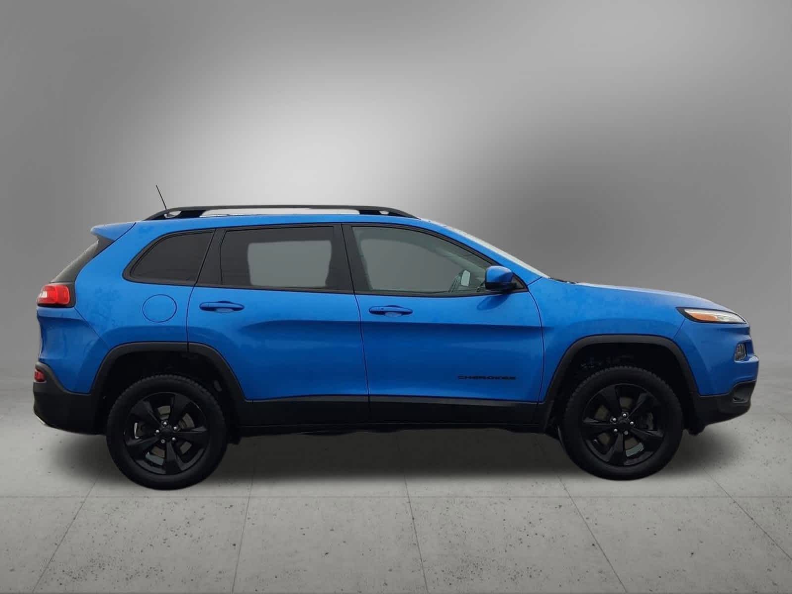 Thumbnail: 2018 Jeep Cherokee - 7