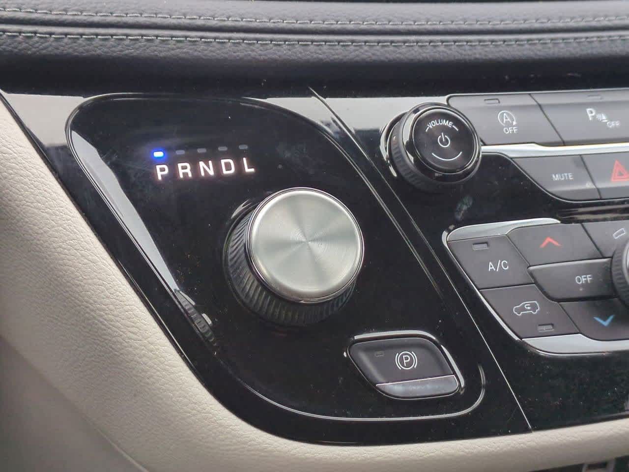 Thumbnail: 2020 Chrysler Pacifica - 32