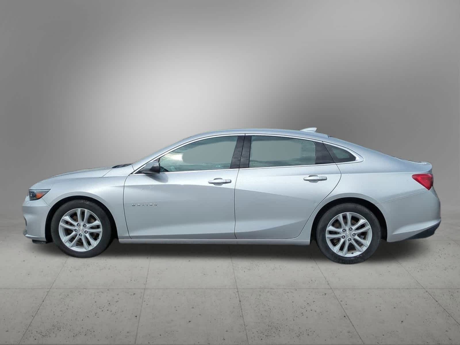 Thumbnail: 2017 Chevrolet Malibu - 3