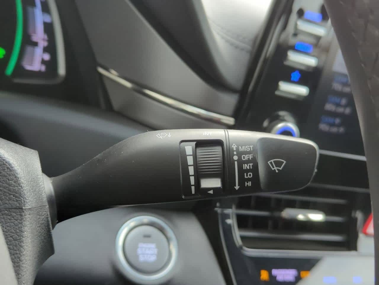 2022 Hyundai Ioniq SE 24