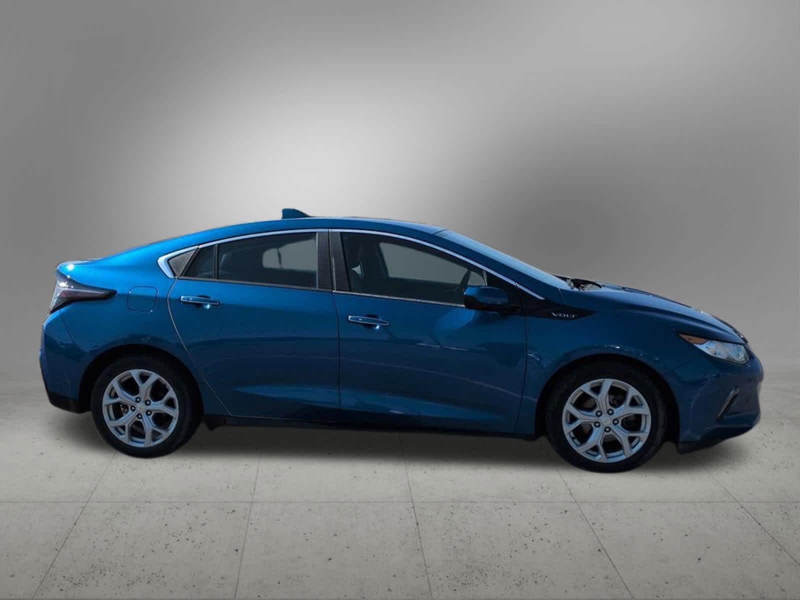Thumbnail: 2017 Chevrolet Volt - 7