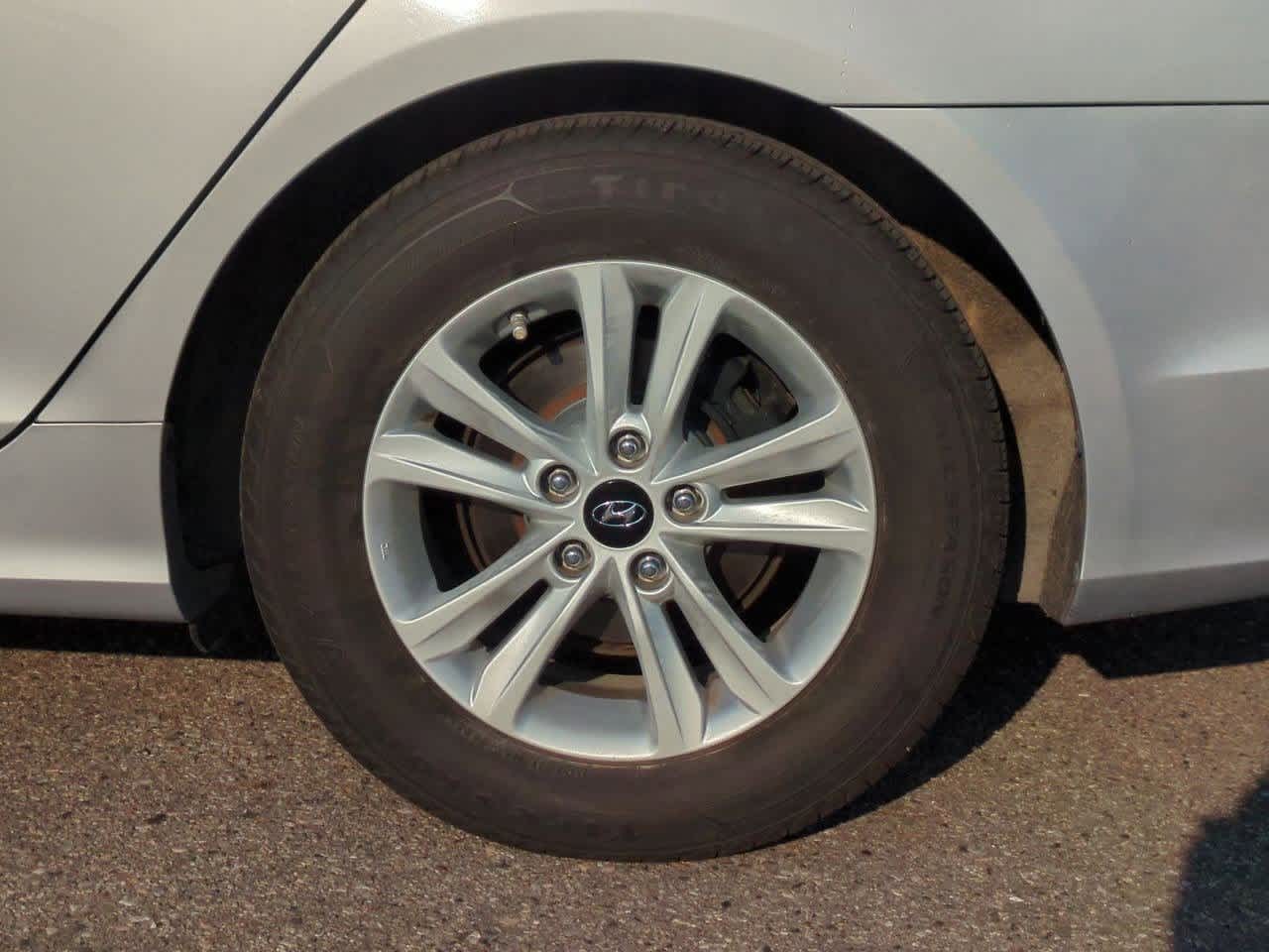Thumbnail: 2011 Hyundai Sonata - 12