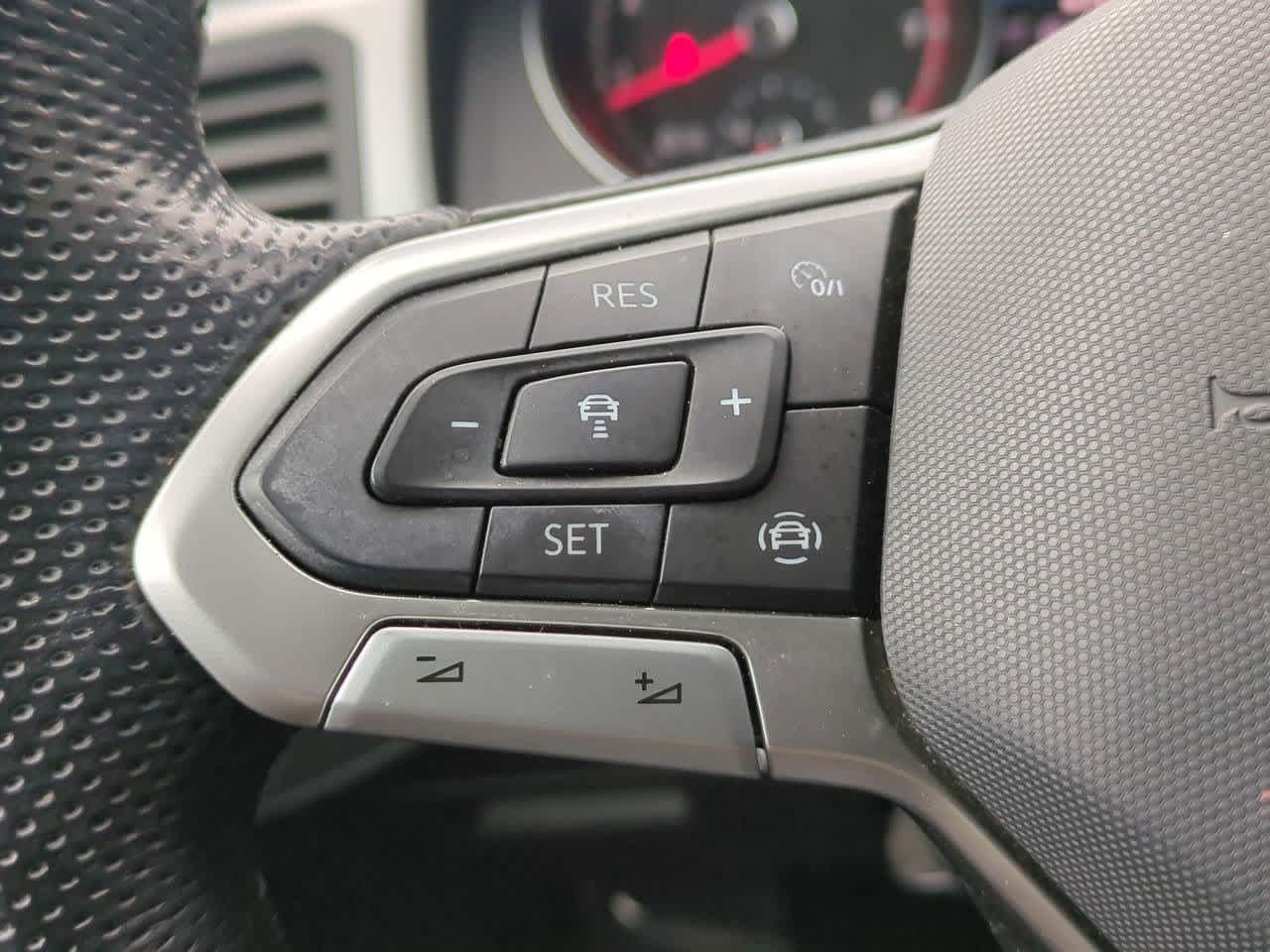 Thumbnail: 2021 Volkswagen Atlas - 24