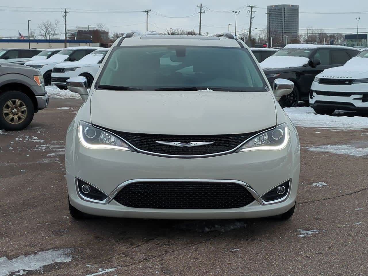 Thumbnail: 2020 Chrysler Pacifica - 9