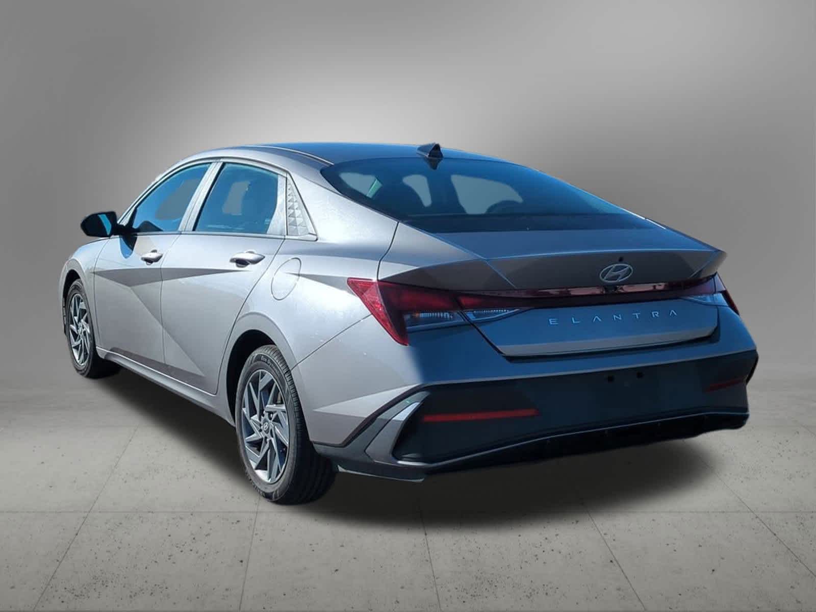 Thumbnail: 2024 Hyundai Elantra - 4