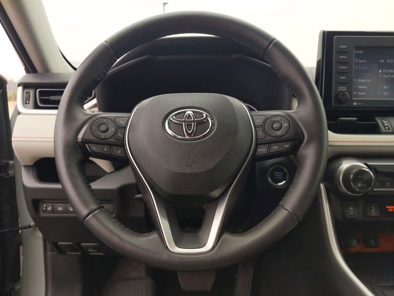 Thumbnail: 2022 Toyota RAV4 - 21