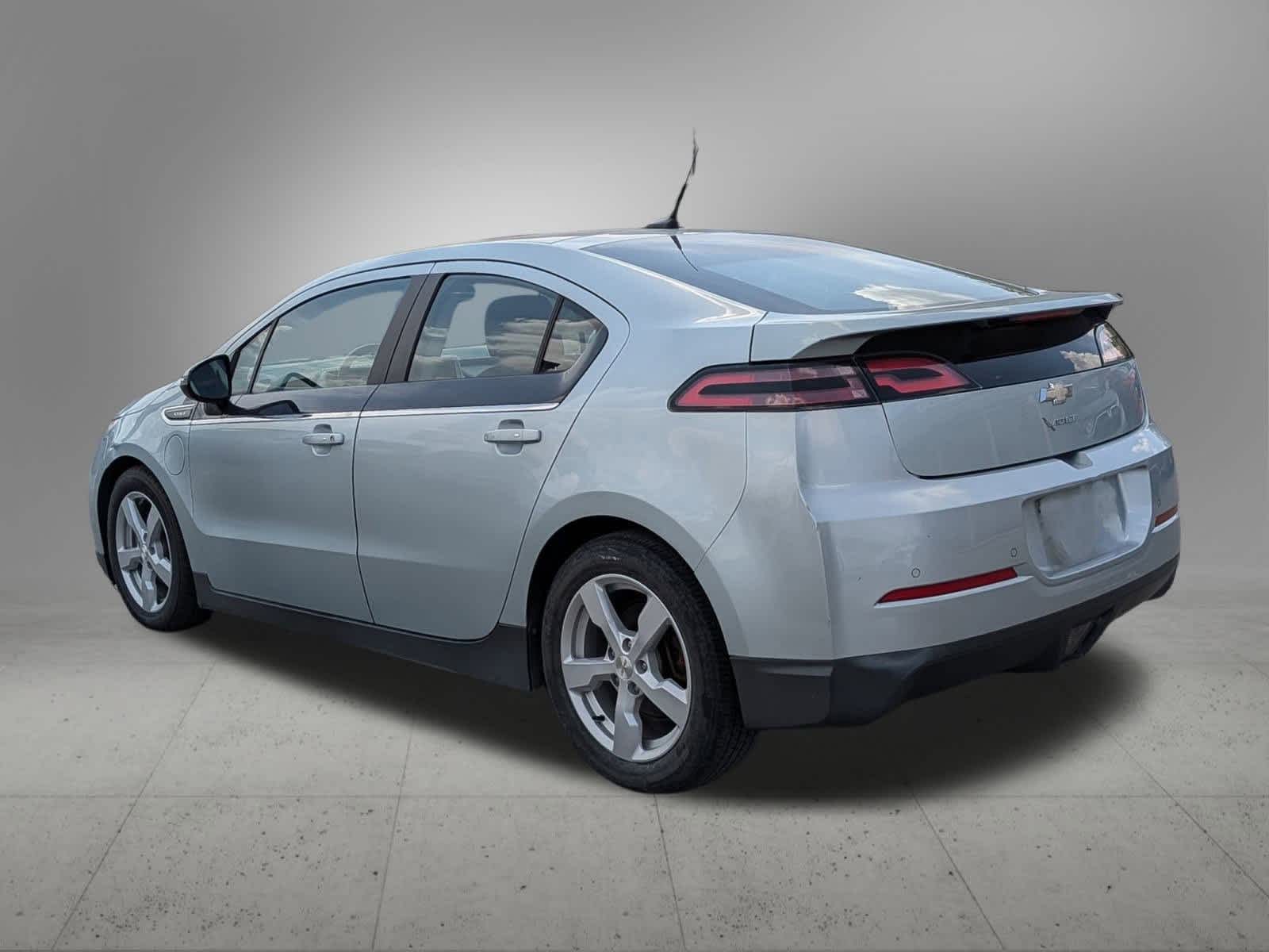 Thumbnail: 2013 Chevrolet Volt - 4