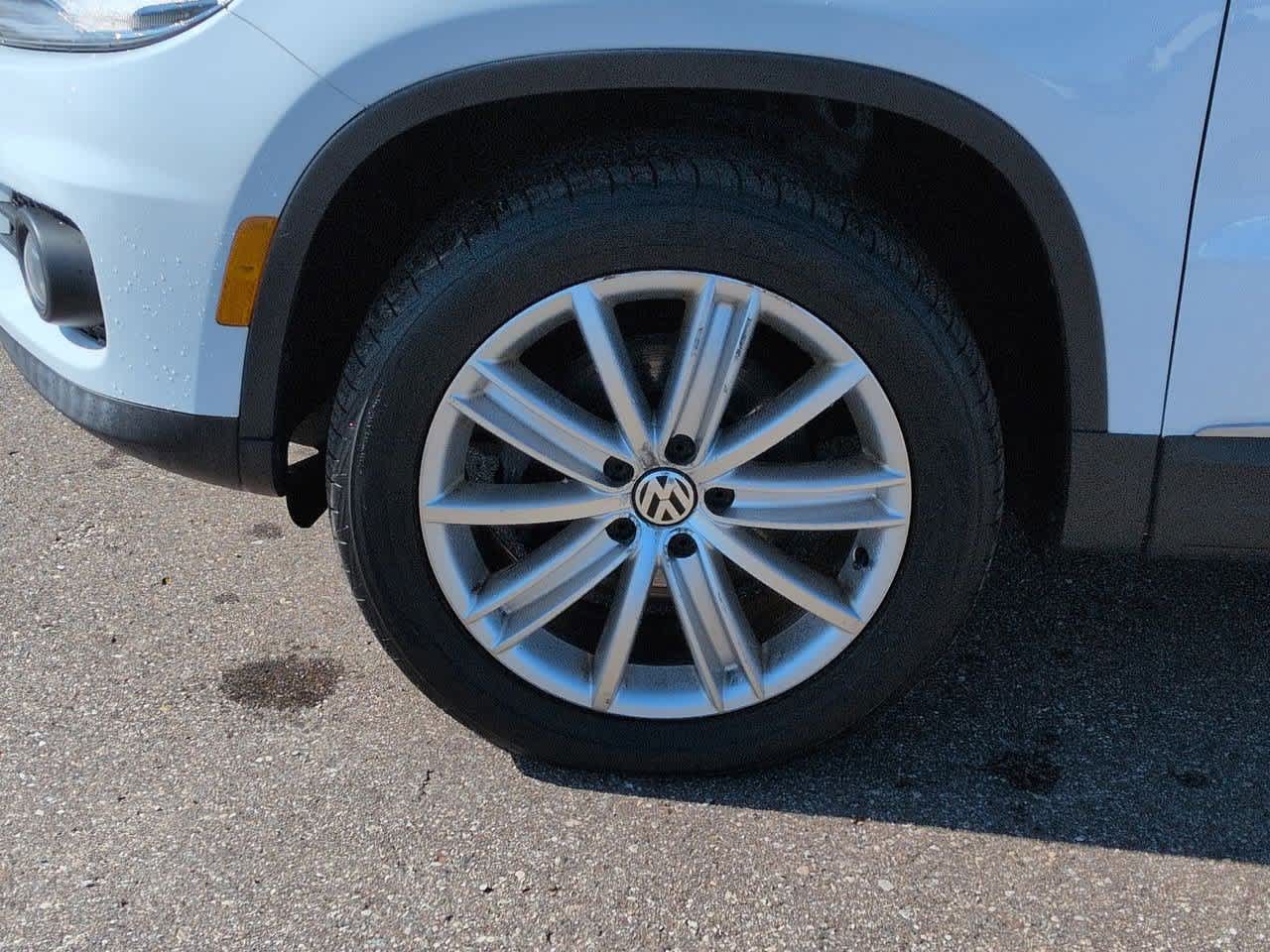 Thumbnail: 2014 Volkswagen Tiguan - 13