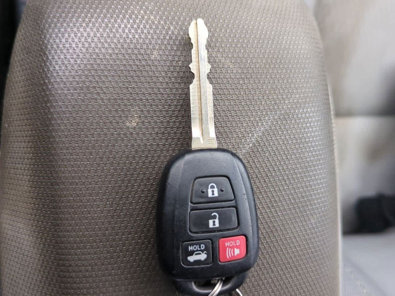 Thumbnail: 2016 Toyota Corolla - 32