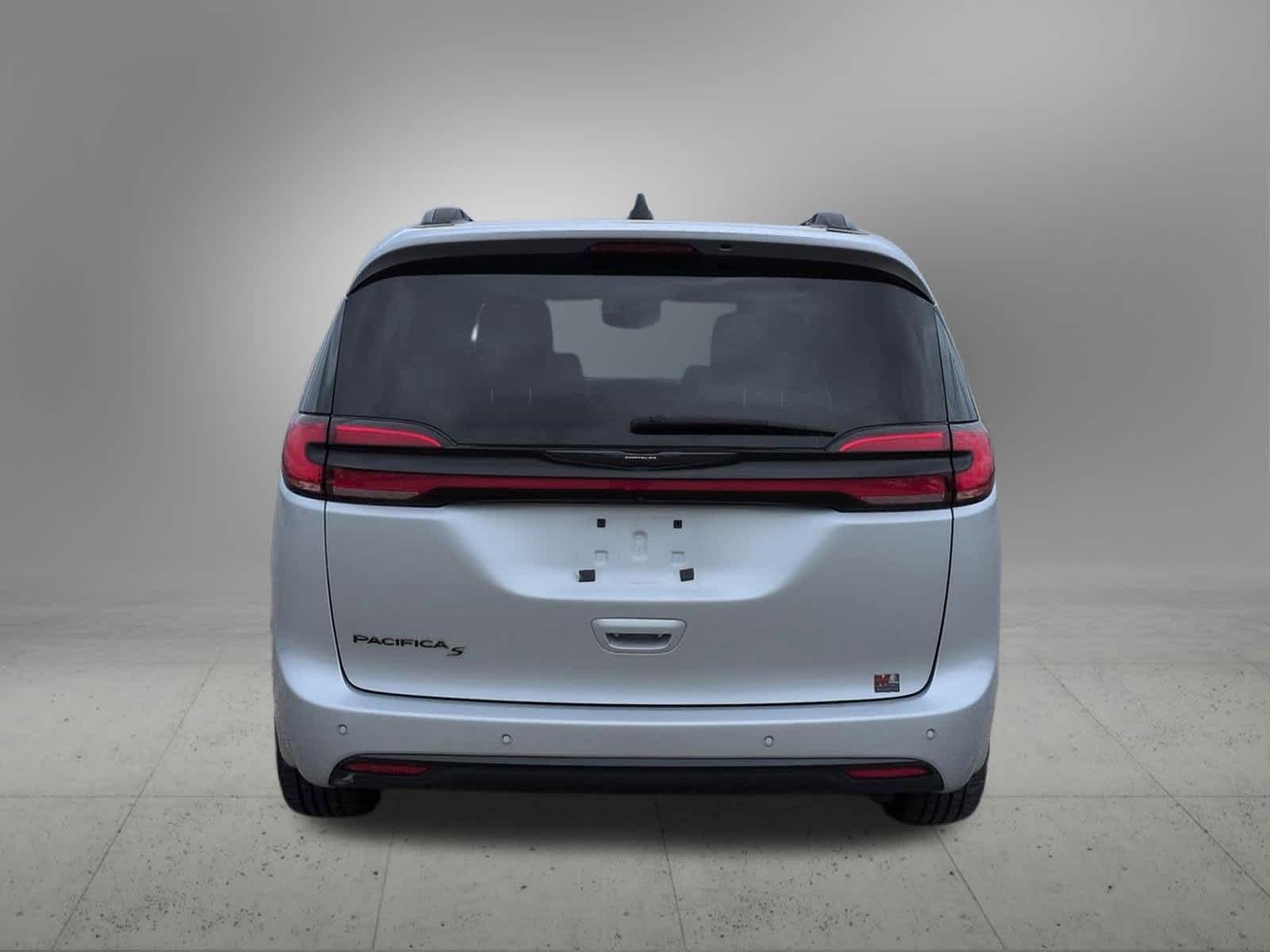 Thumbnail: 2023 Chrysler Pacifica - 5