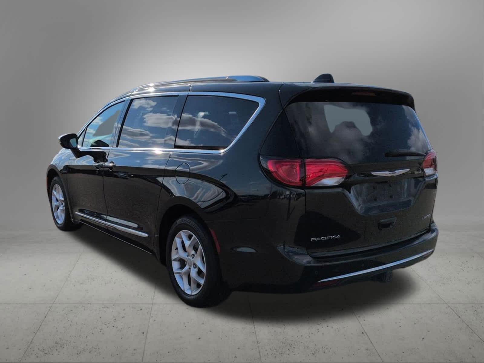 Thumbnail: 2020 Chrysler Pacifica - 4