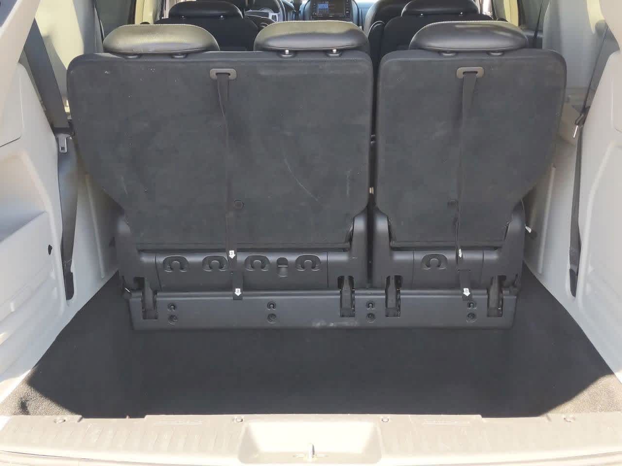 2010 Chrysler Town & Country Touring 29