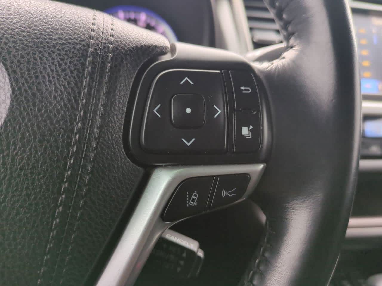 Thumbnail: 2017 Toyota Highlander - 25