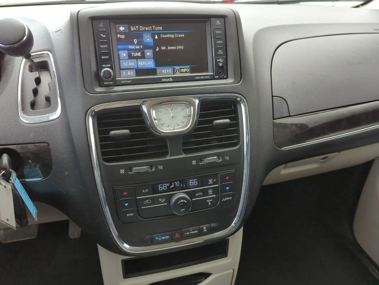 2014 Chrysler Town & Country Touring 25