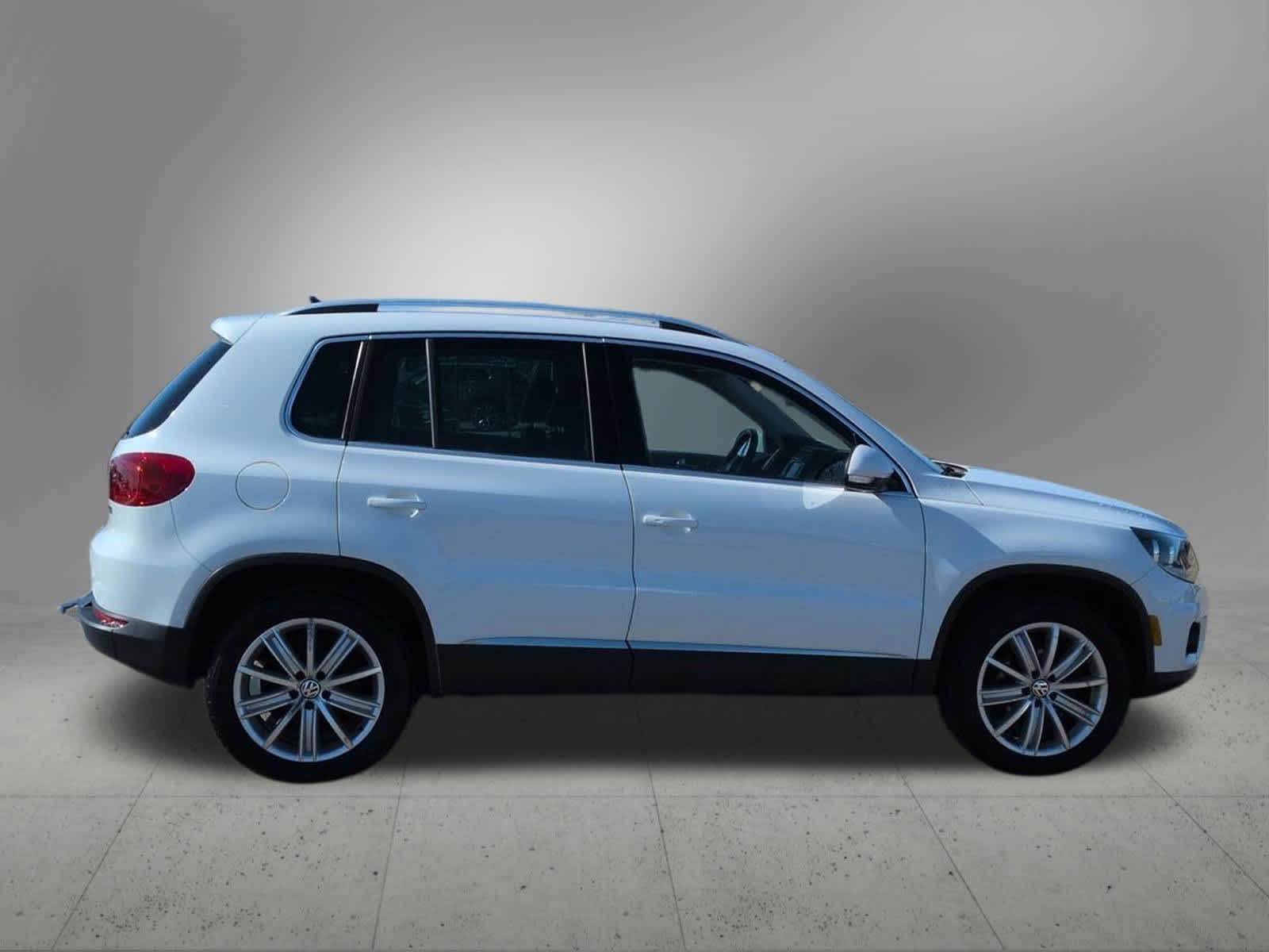 Thumbnail: 2014 Volkswagen Tiguan - 7