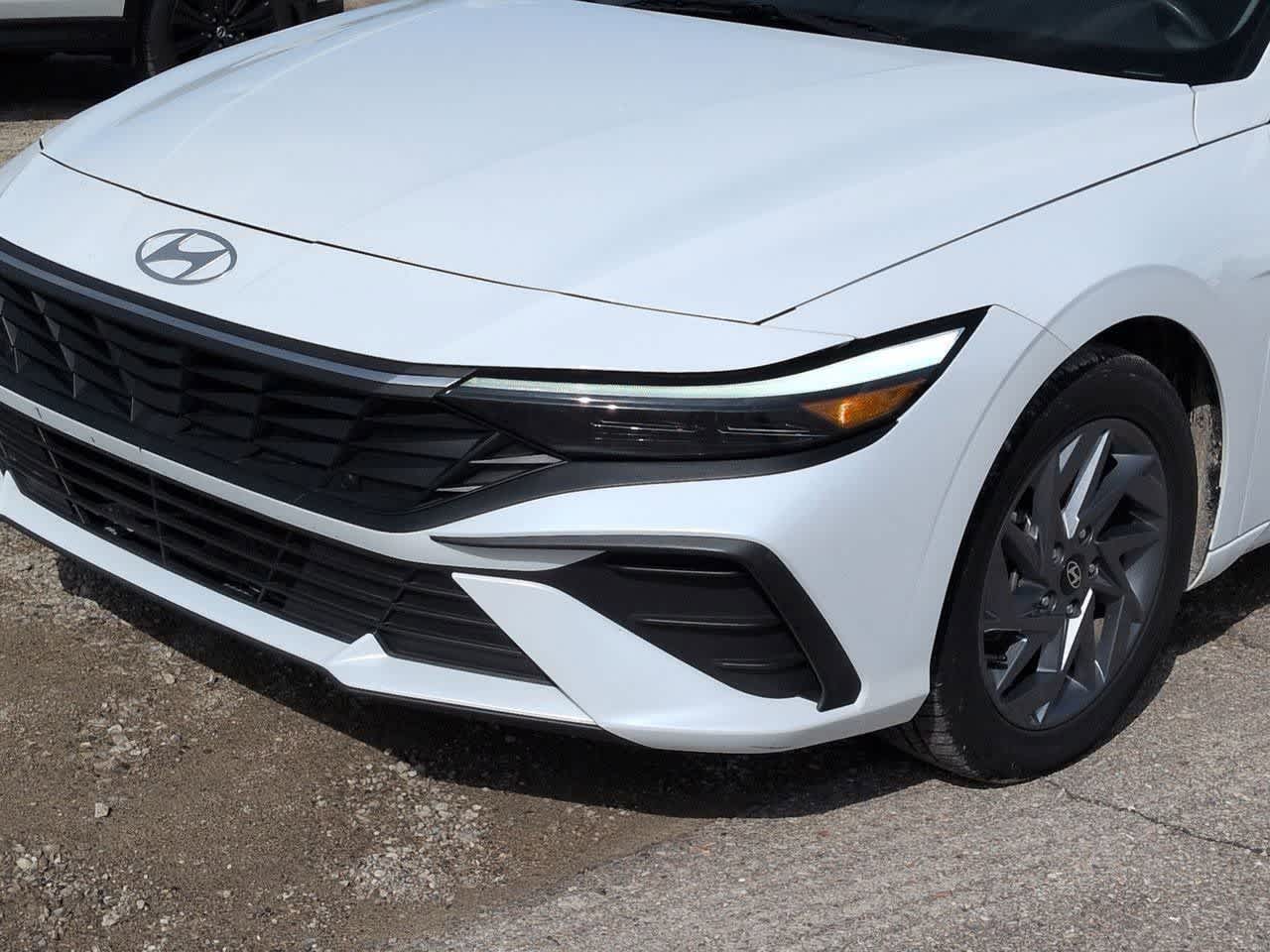 Thumbnail: 2024 Hyundai Elantra - 10