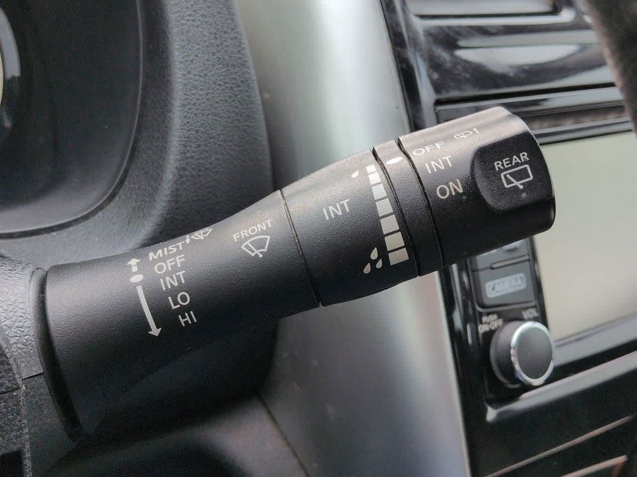 Thumbnail: 2016 Nissan Versa Note - 25