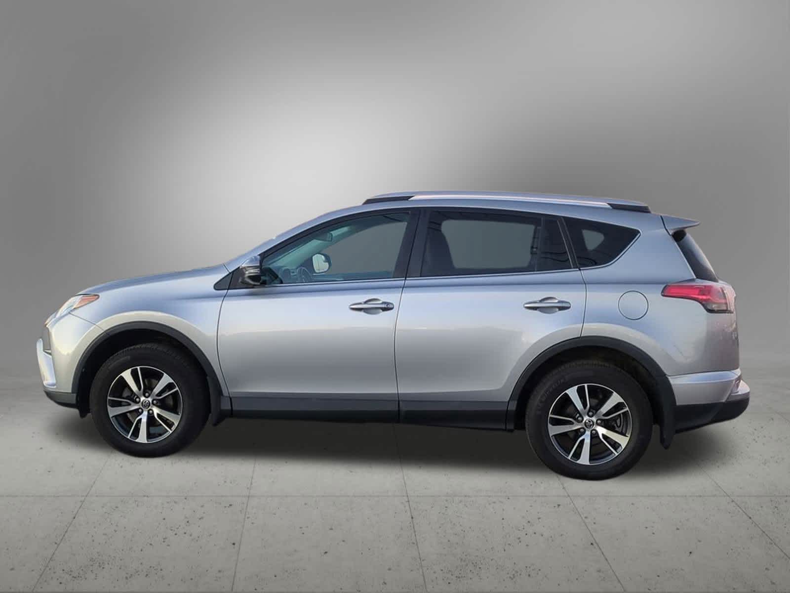 Thumbnail: 2016 Toyota RAV4 - 3