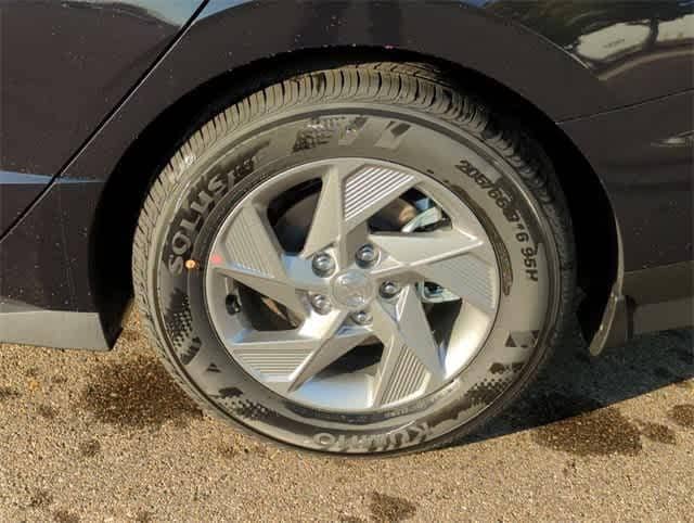 2025 Hyundai Sonata SE 12