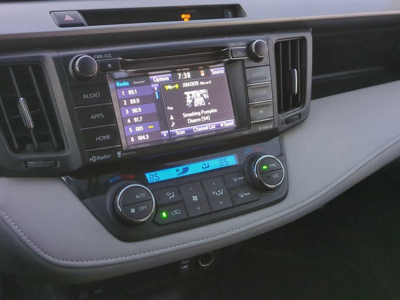 Thumbnail: 2016 Toyota RAV4 - 28