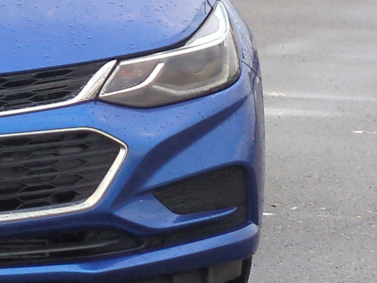 Thumbnail: 2017 Chevrolet Cruze - 10