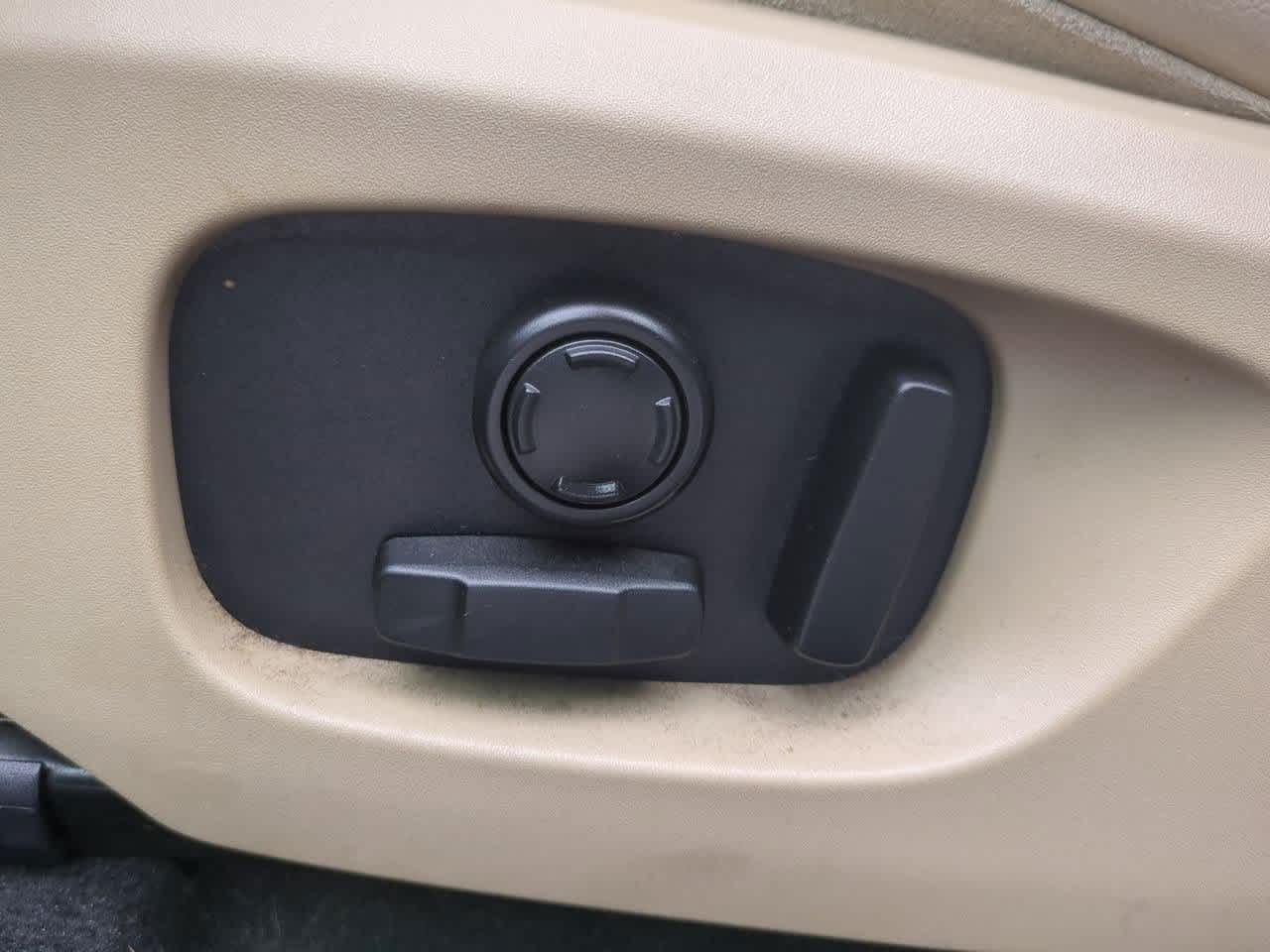 Thumbnail: 2017 Land Rover Discovery Sport - 17