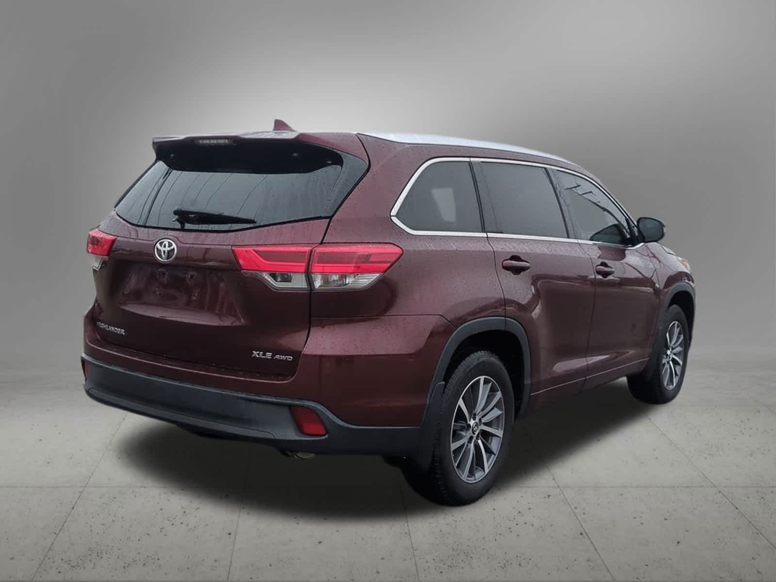 Thumbnail: 2017 Toyota Highlander - 6