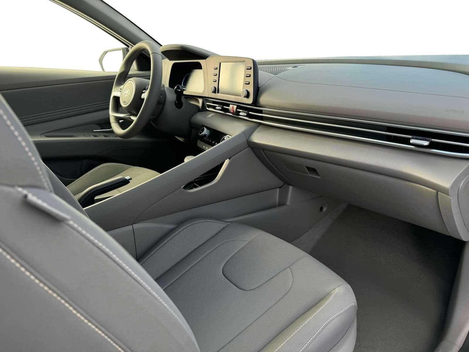 Thumbnail: 2025 Hyundai Elantra - 15