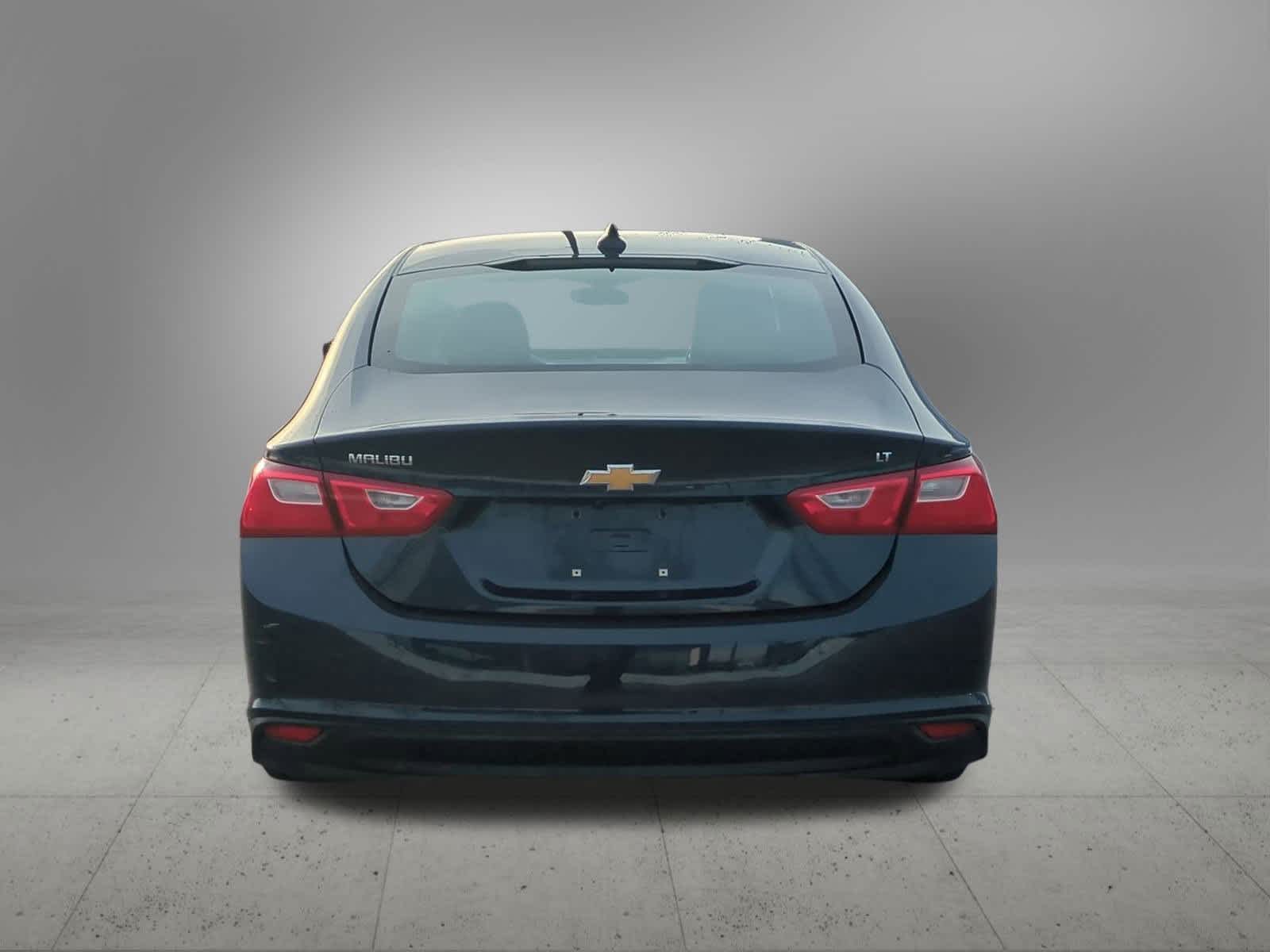 Thumbnail: 2016 Chevrolet Malibu - 5