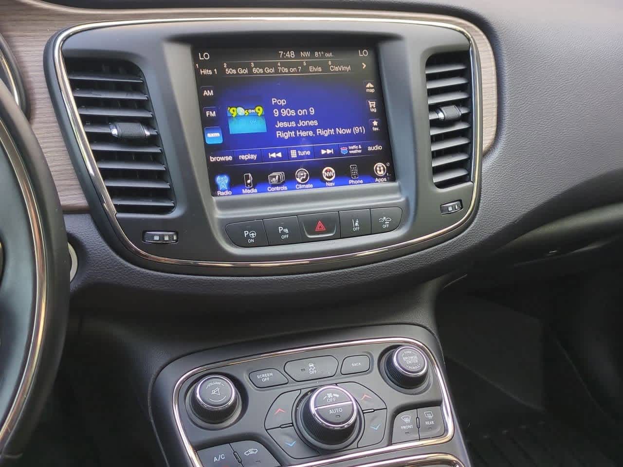 Thumbnail: 2015 Chrysler 200 - 26