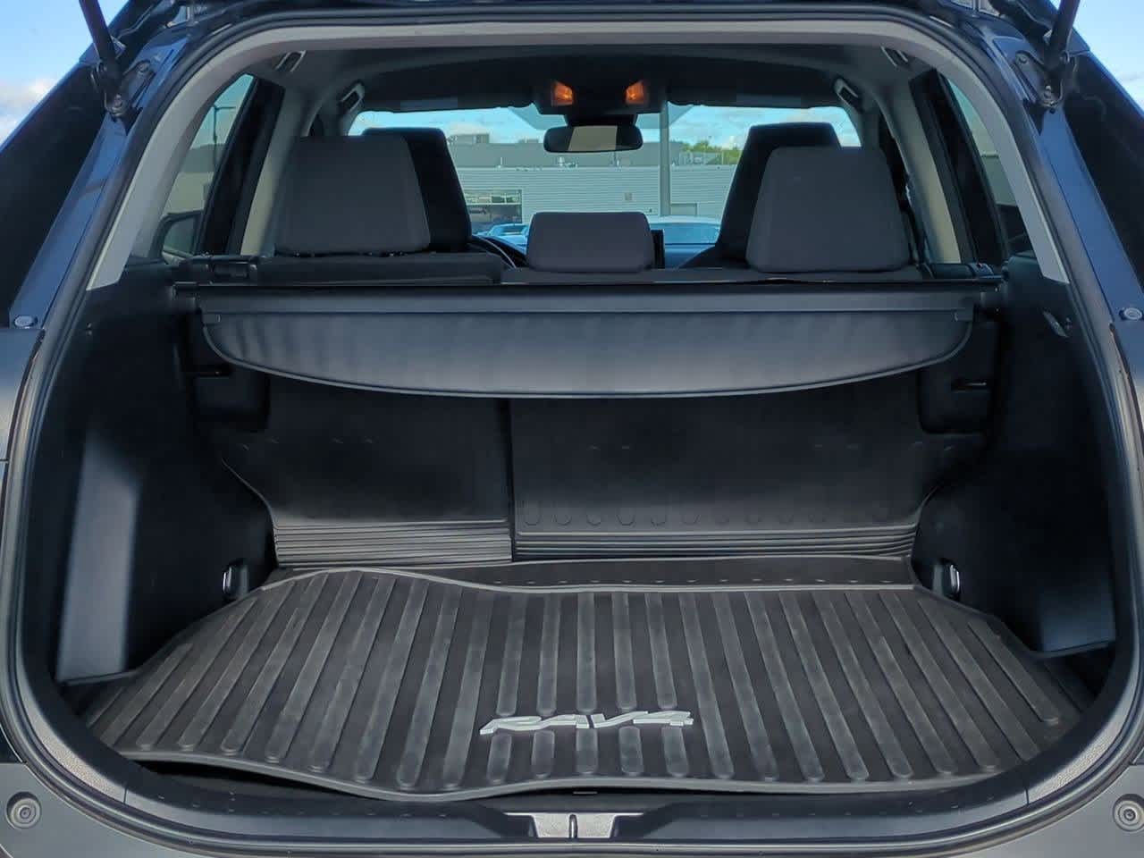 Thumbnail: 2020 Toyota RAV4 - 30